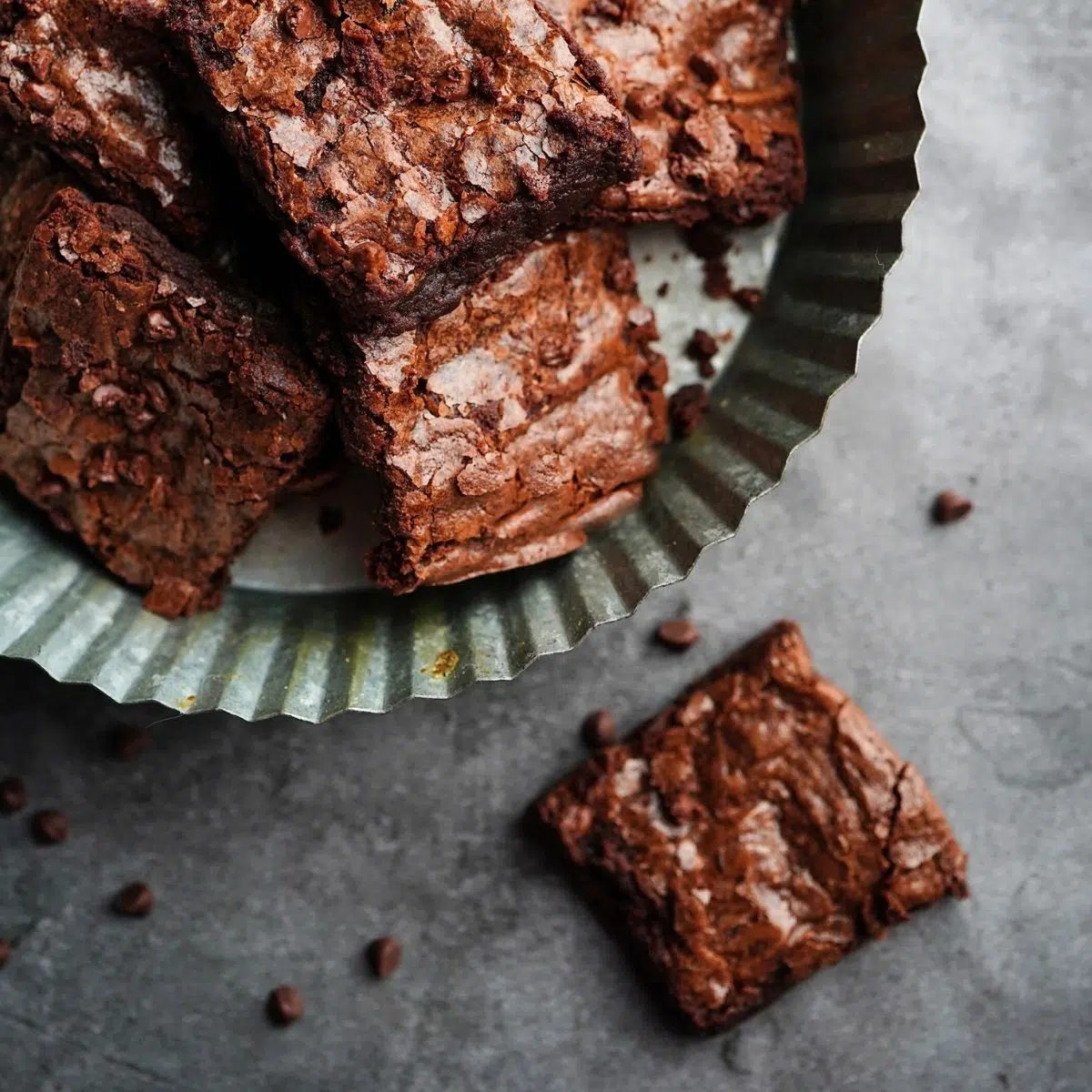 vegan banana fudge brownies in a tart pan