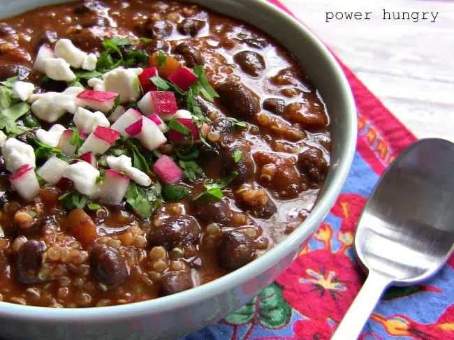 High Protein Quinoa Black Bean Chili (4 Ingredients, Vegan)