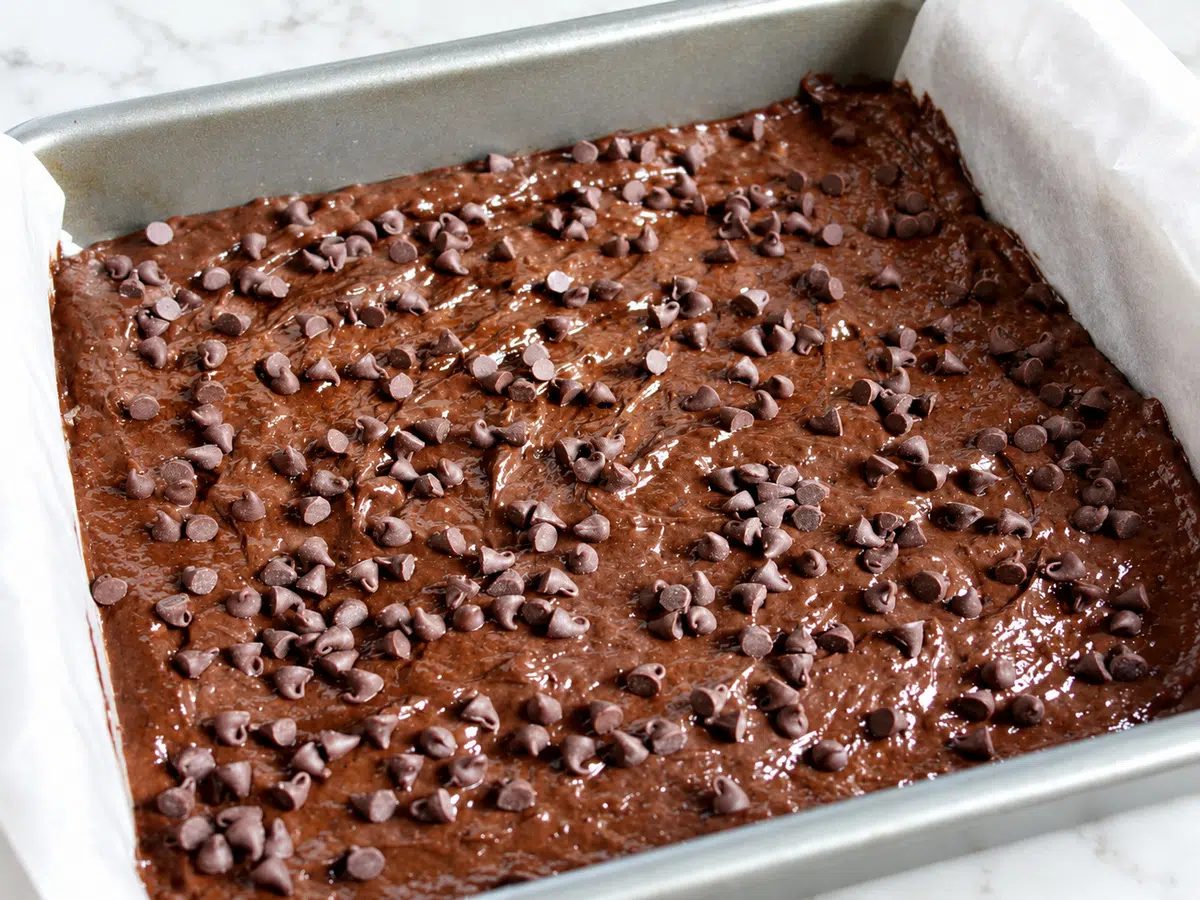 5-ingredient banana brownies batter, sprinkled with chocolate chips
