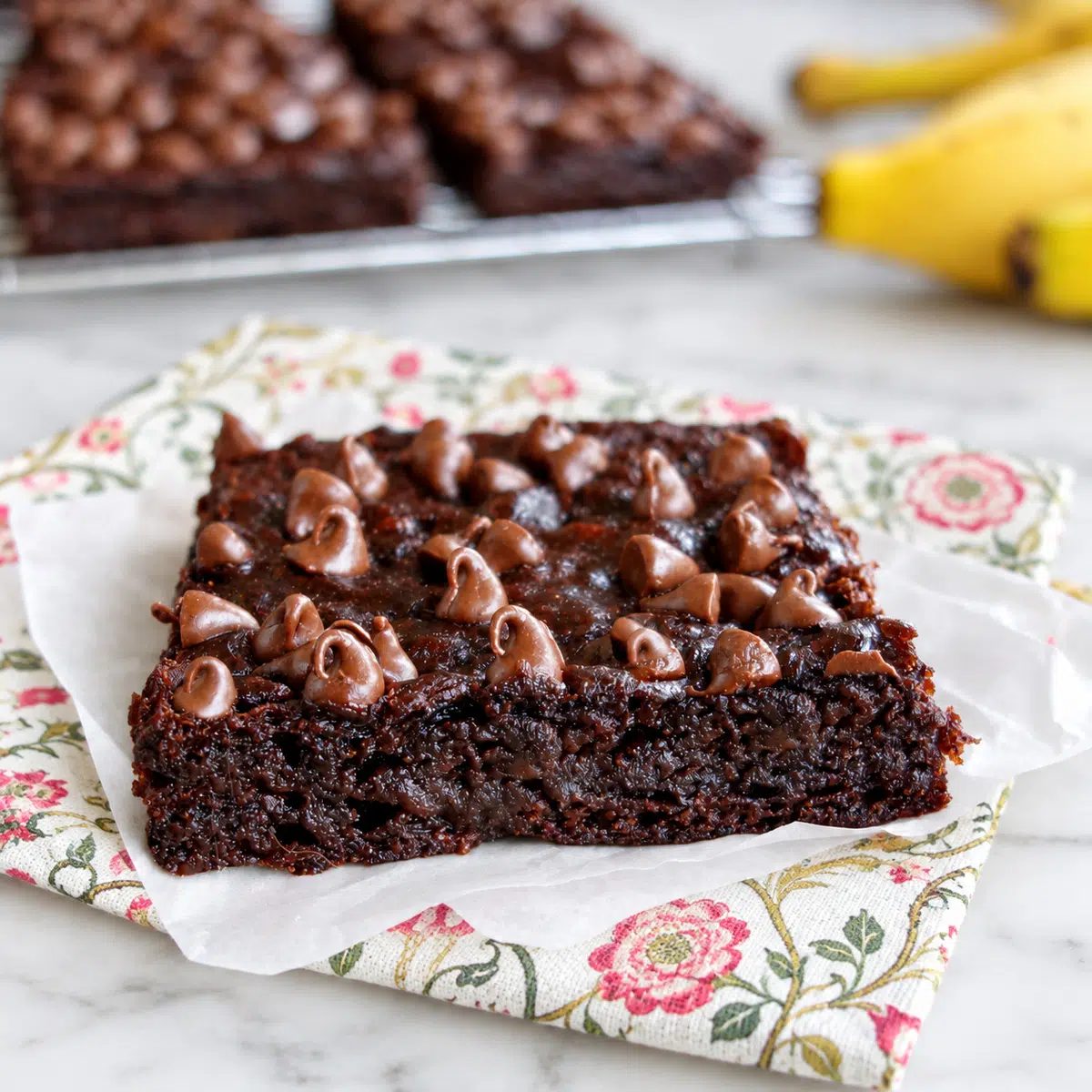 5-ingredient banana brownies close-up of single brownie on a napkin