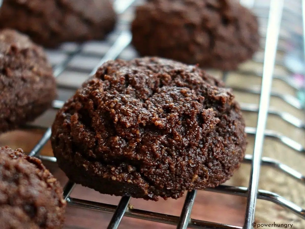 4-Ingredient Fudgy Almond Flour Chocolate Cookies (Vegan)