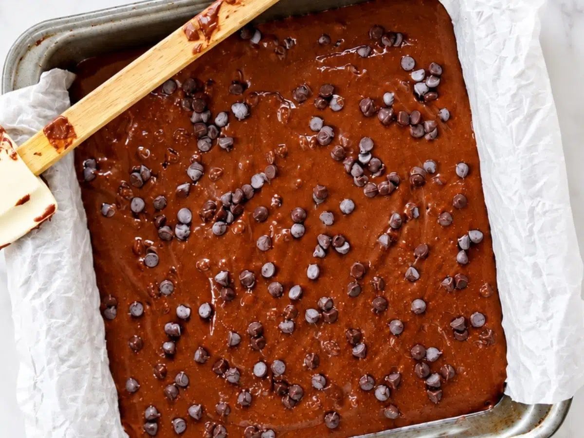 vegan low calories brownies batter in pan with chocolate chips