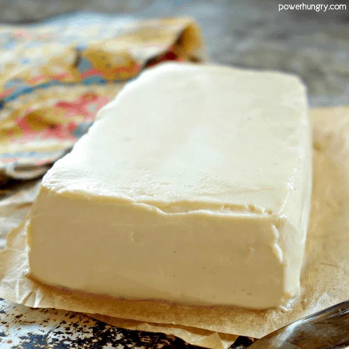 Straightforward Vegan Cashew Cream Cheese (3 ingredients)