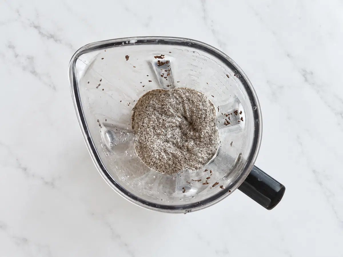 gelled chia seeds in blender for fast blended chocolate chia seed pudding