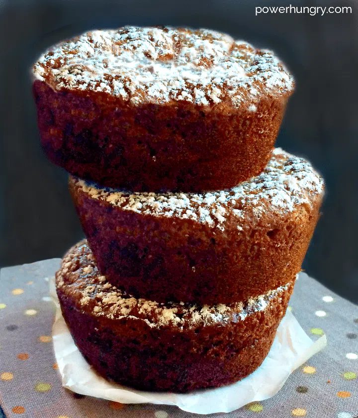stack of 3 vegan gingerbreads, sprinkled with confectioners' sugar