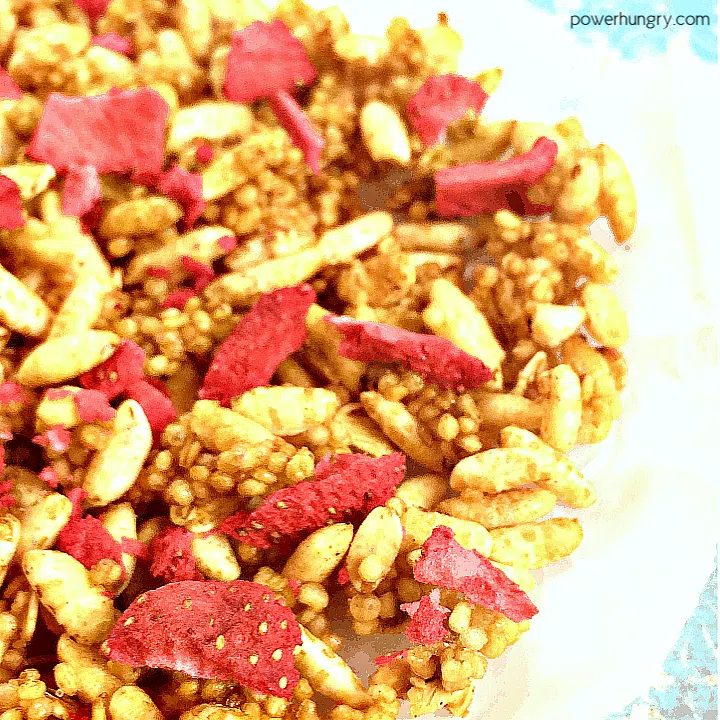 overhead shot of low calorie granola with strawberries