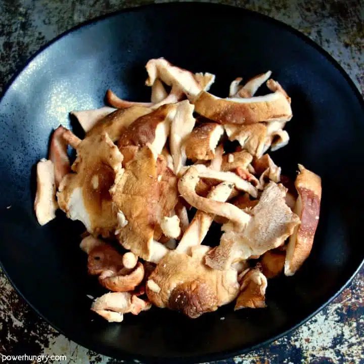 black bowl with shitake noodles
