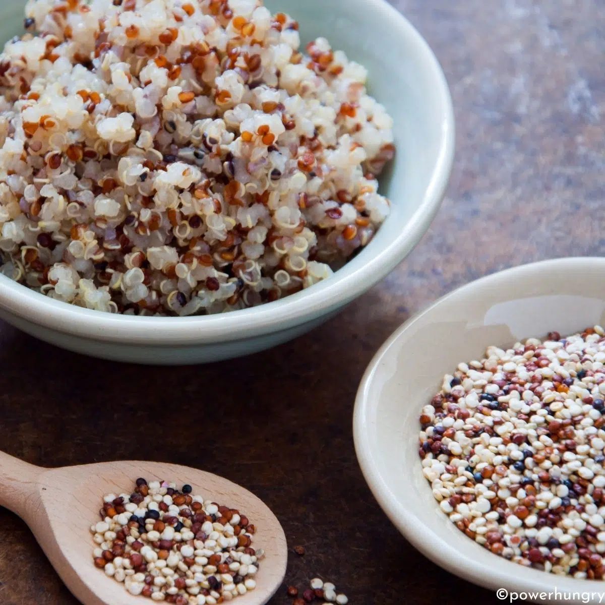 cooked and uncooked quinoa in bowls