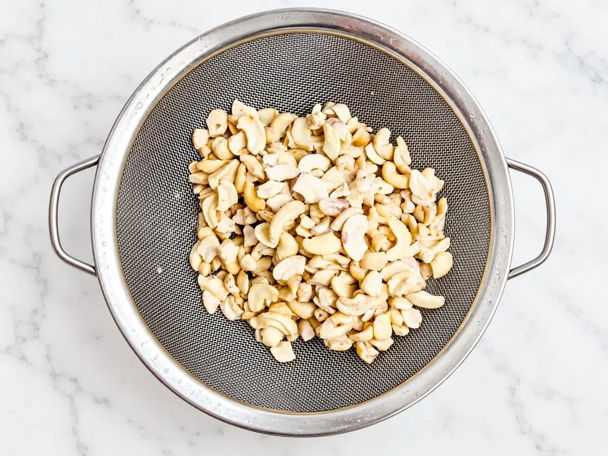drained soaked cashews for vegan Boursin