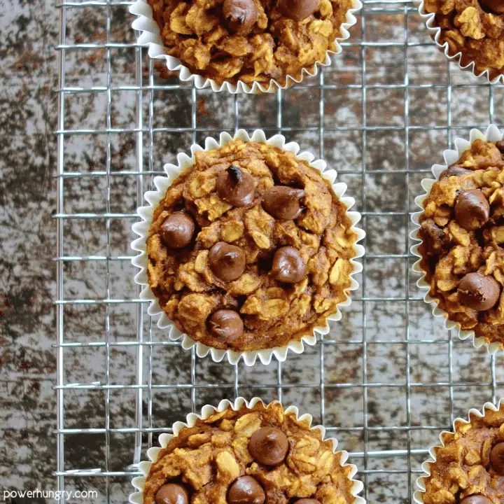Cooling rack with pumpkin oatmeal cups