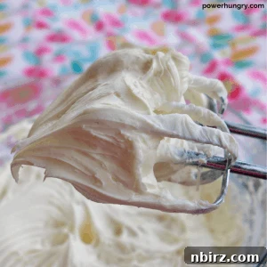 Silky Smooth Vegan Vanilla Buttercream Without Cornstarch 7 A bowl of creamy, white vegan vanilla buttercream frosting, ready to be used for decorating desserts.
